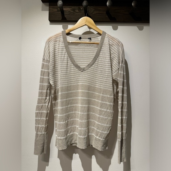 Judith & Charles - Poppy striped linen top - Picture 2 of 6